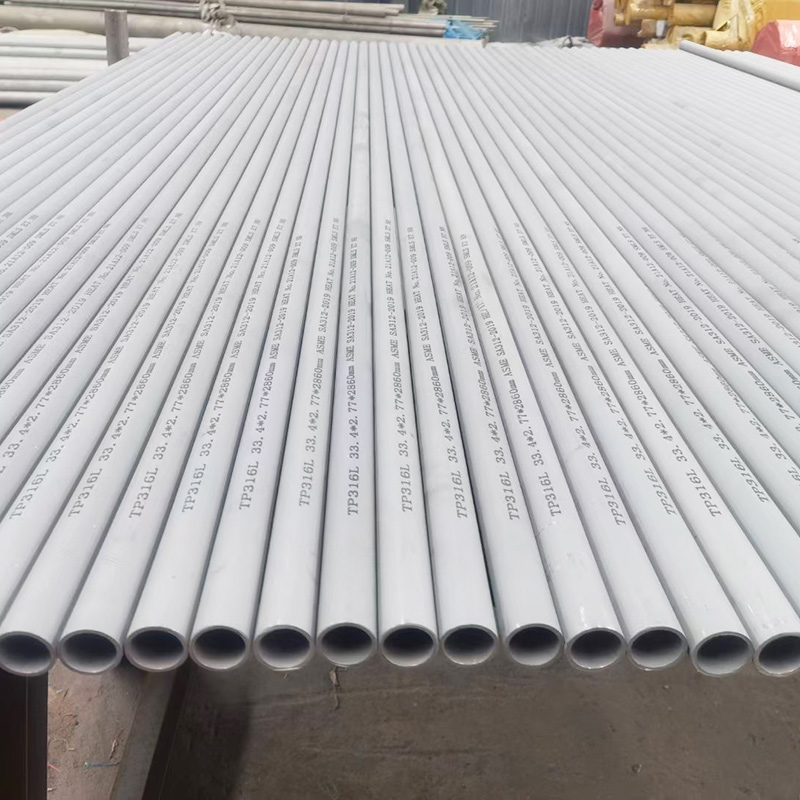 Seamless stainless steel pipes in stock