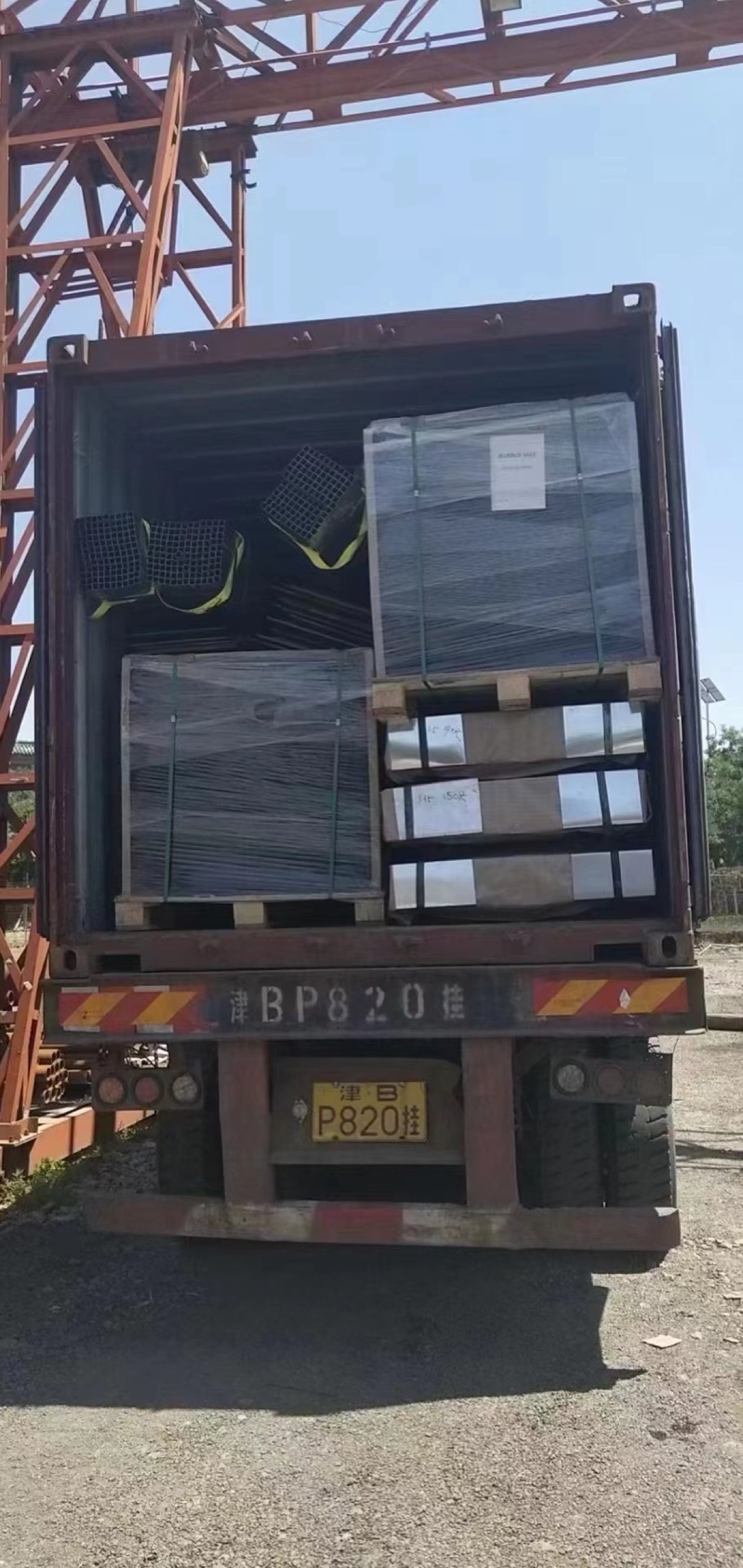 Packed steel bundles for container shipment