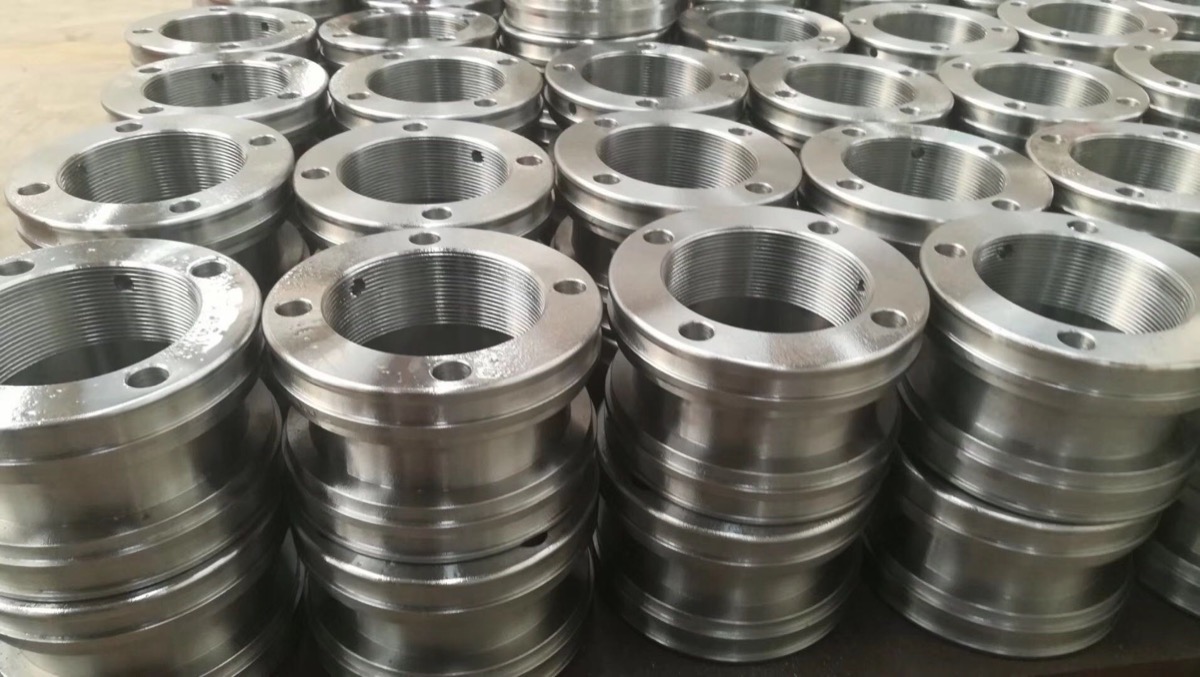 Machined steel pipe flanges