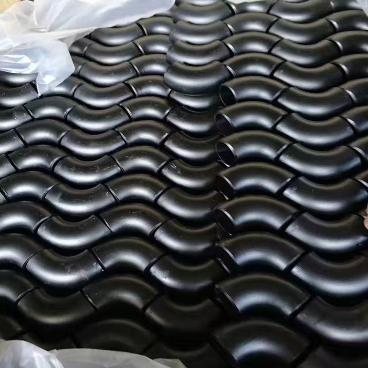Black coated butt weld elbows