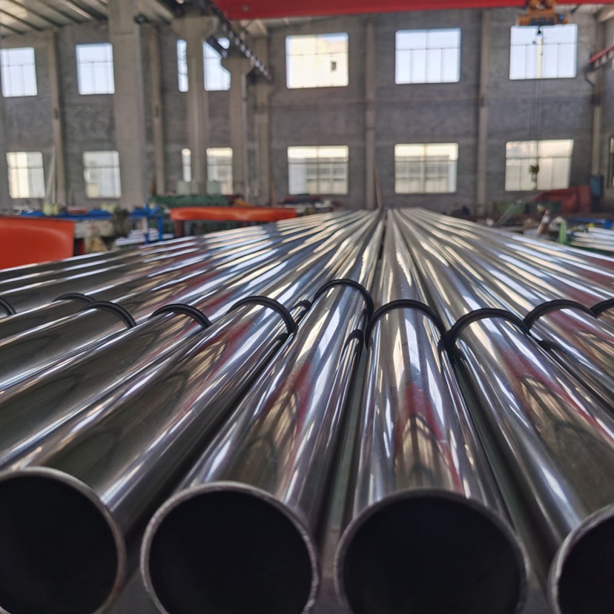Polished stainless pipe and tube