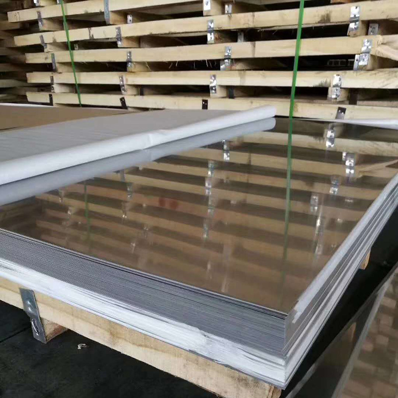 Protected stainless sheet on pallet